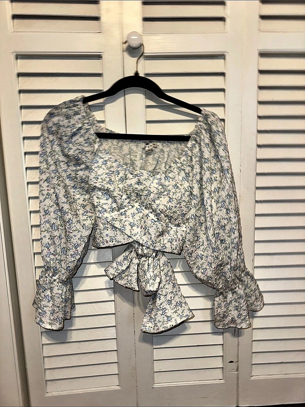 Floral Cropped Blouse in Blue & White Like New